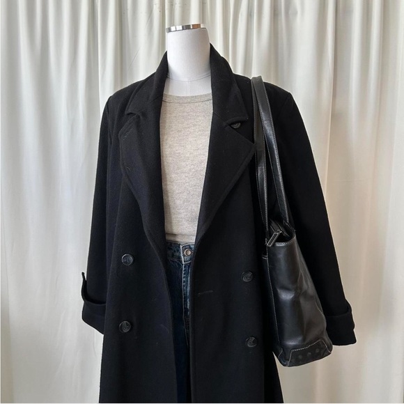 Vintage Stephanie Mathews black wool overcoat size 10 Petite. - Picture 4 of 8